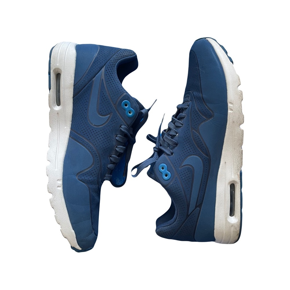 Reflective blue Nike Air Max sneaker W9.5